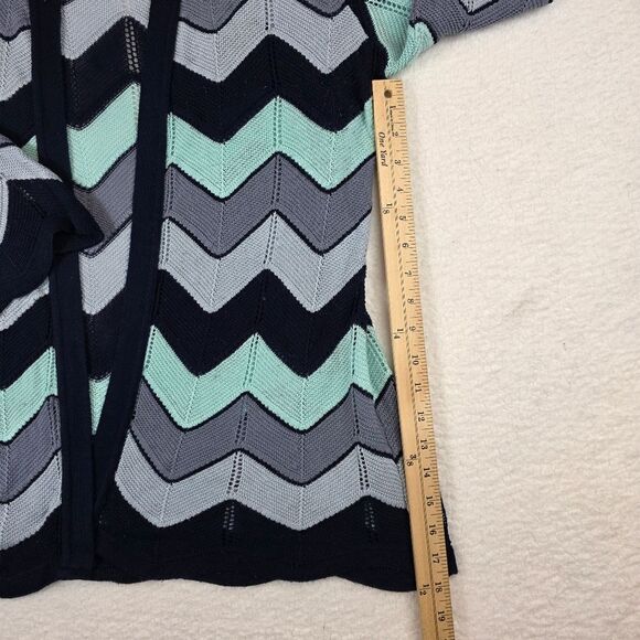 Teaberry Blue,Gray And White Chevron Cardigan Sweater Size Large - Picture 13 of 13